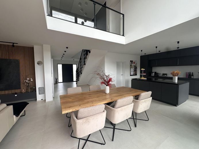 Modernes Traumhaus mit Pool - großzügiges Wohnen in Steinfeld – Essbereich & Luftraum