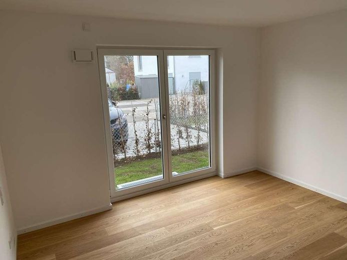 Schöne 2-Zimmer-Gartenwohnung in Bestlage in Höhenkirchen-Siegertsbrunn – Wohnzimmer 