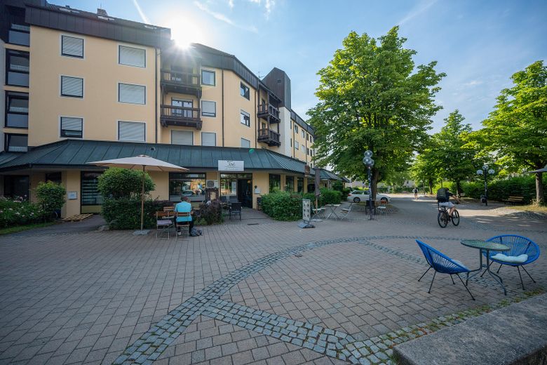 Lichtdurchfluteter Wohnkomfort in Uni-Bestlage – 90 m² mit 3 Balkonen & TG-Stellplatz – Aussenansicht