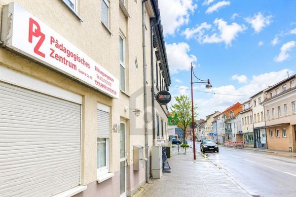ZENTRALE, RENOVIERTE GEWERBEFLÄCHE IN BRETTEN