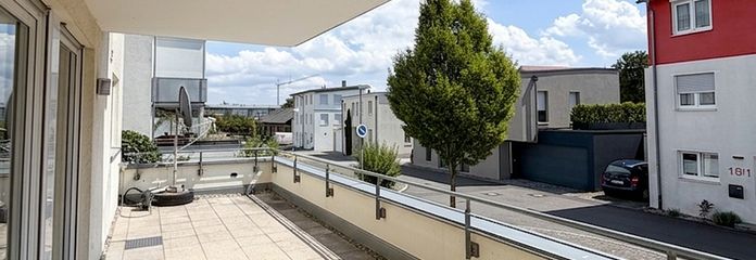 Prachtig appartement met 4,5 kamers in Weil im Schönbuch – Balkonterasse