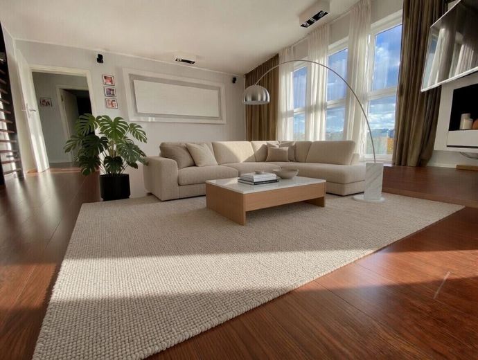 Exklusive, sonnige Familienwohnung - 4-ZKB mit Balkon direkt am Rebstockpark – Wohnzimmer mit Kamin