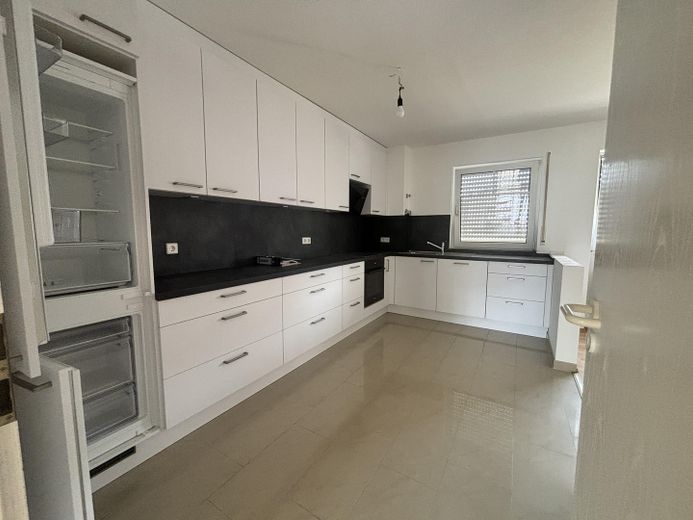 Helle 4,5 Zimmer Maisonette-Wohnung zu vermieten – Whg 2 Neue offene Einbauküche