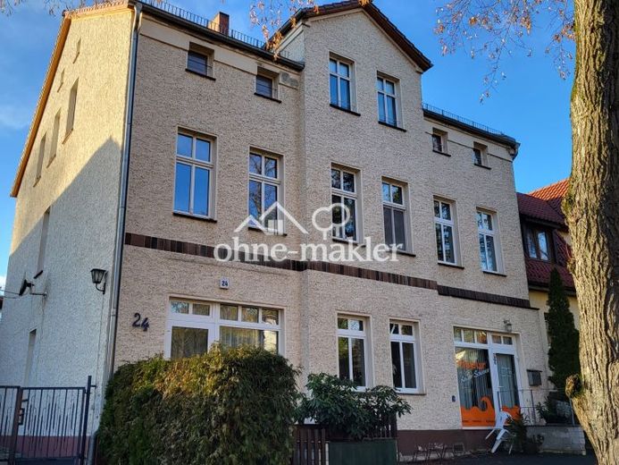 Modern Period Property on Lake Flakensee – 3 Rooms with Communal Garden – Photo 1