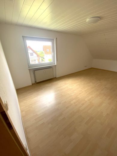 DHH ca. 170 qm Wohnfläche zuzügl. Nutzfläche, sowie Balkon Carport Stellfläche Garten – Zimmer OG 4