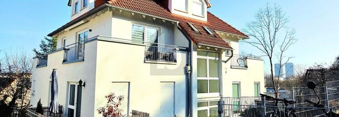 PENTHOUSEHÄLFTE - MIT TAUNUS- UND DOMBLICK!