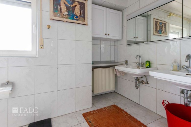 Mehr Raum fürs Leben - vielseitiges Zuhause mit Wintergarten und Einliegerpotenzial – OG - Badezimmer