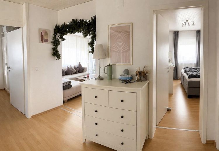 Mieszkanie jak we własnym domu! Bungalow z basenem, sauną i garażem – bez prowizji – Flur