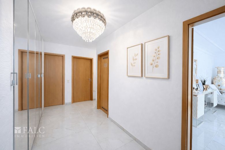 Zwischen Köln und Düsseldorf: Großzügige 4-Zimmer-Terrassenwohnung mit 118 m² und TG-Stellplatz – Flur