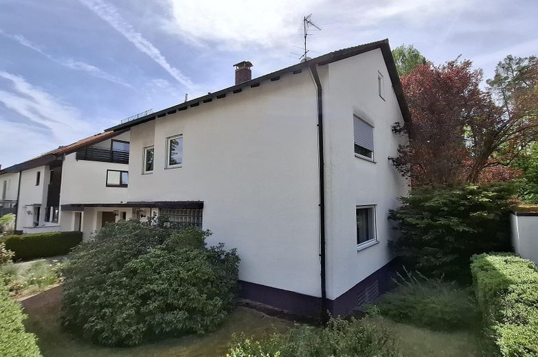 Ampia casa di architetto con giardino da sogno in posizione centrale, da privato – Ansicht Nord-West-Seite