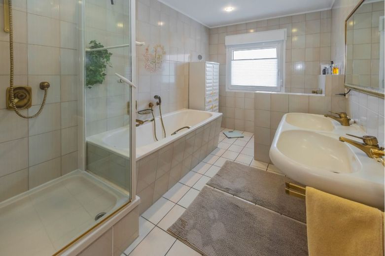 Top EFH mit Einliegerwohnung / Büro in bester Lage von Dortmund Kirchhörde Lücklemberg RMH / DHH – Badezimmer