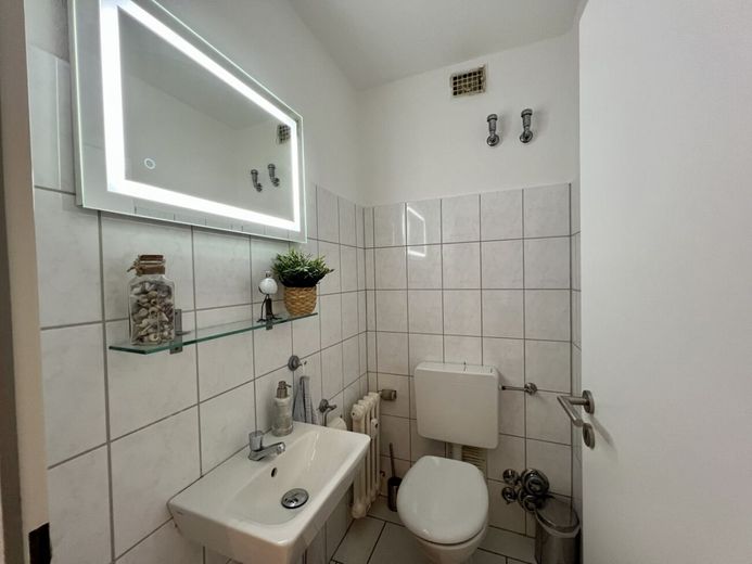 3-Zimmer Eigentumswohnung mit Loggia und Weitblick auf das Kaiser-Wilhelm-Denkmal - Minden-Meißen! – Gäste WC