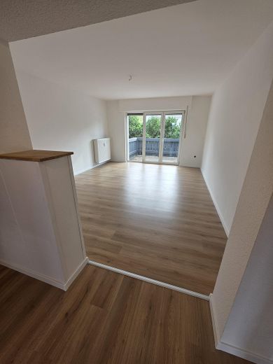 Wohnzimmer mit Balkonausgang