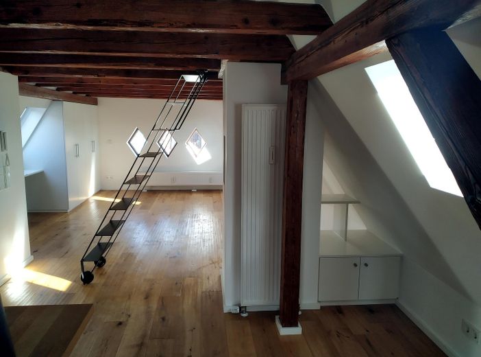 Old building gem - studio with castle view – Küche/Esszimmer Blick WZ