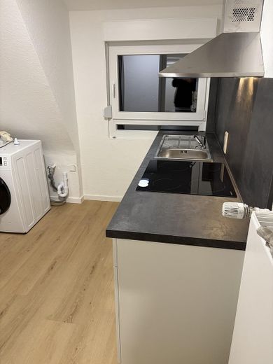 Möbliertes WG-Zimmer in 4er-Frauen-WG in Heilbronn-Neckargartach – Kochfläche / Waschtrockner