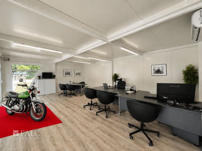 Affitto: terreno commerciale in posizione top - 3.001 m² con eccellente collegamento ai trasporti - FALC Immobilien – Büro