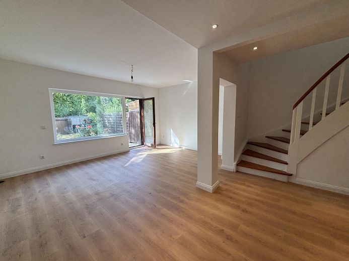 Gemoderniseerde rijwoning met warmtepomp, energielabel B en garage, zonder courtage – Foto 10
