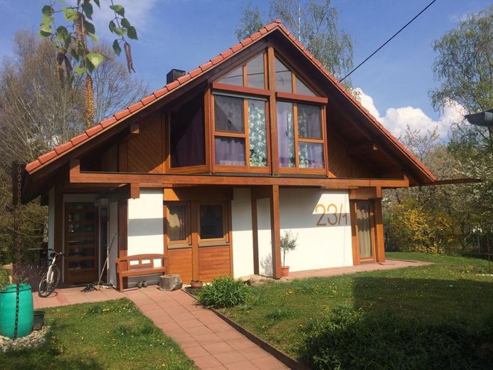 Einzigartiges Holzhaus im Grünen in Randlage und doch zentral – Foto 2