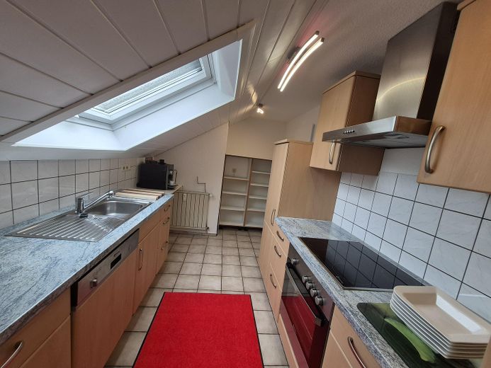 Außergewöhnliches Mehrfamilienhaus mit Aussicht und Ausblick – Küche DG
