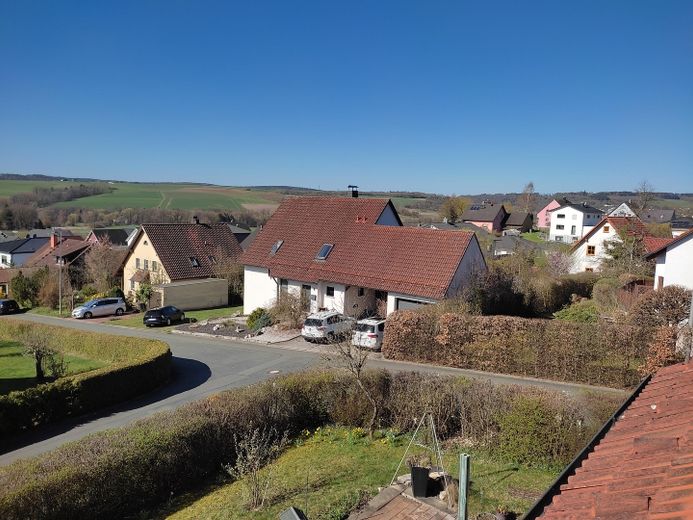 Ein schönes Zuhause in Südhanglage. – Aussicht Südwest