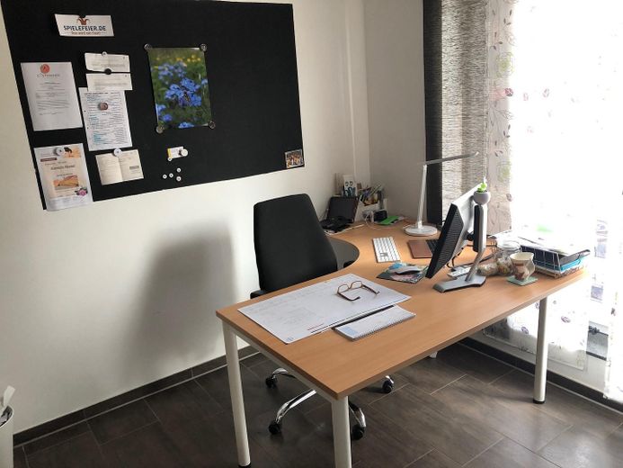 Il sogno di una famiglia, con dotazioni eccezionali e tecnologia energetica sostenibile – Arbeitszimmer