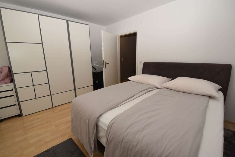 Maisonette-Wohnung mit Großzügigkeit und Komfort - modernes Wohnen auf zwei Ebenen – Schlafzimmer org