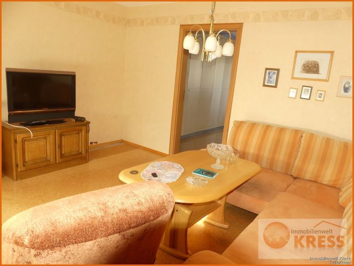 2 Familienwohnhaus mit 3 Wohneinheiten, 3 Garagenstellplätzen, Balkon &amp; Terrasse/Wintergarten – Bild 3