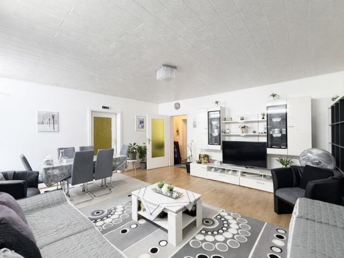 3-ZKB-Wohnung mit Stellplatz- ideal zur Eigennutzung oder Kapitalanlage – Foto 1