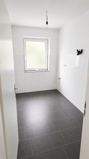 Appartamento di 121 m² completamente ristrutturato, libero · 2° piano · Bochum-Grumme – Waschküche