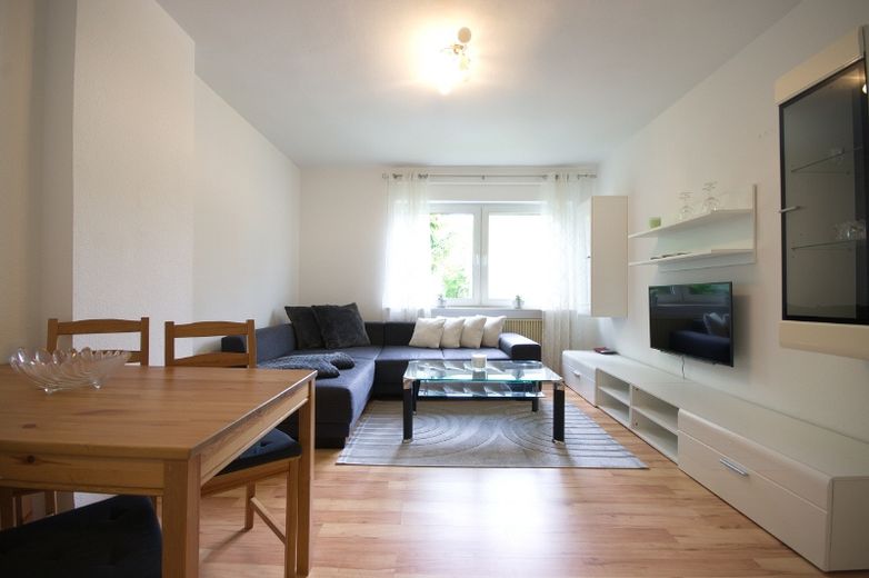 Wohnung in einem gepflegten Mehrfamilienhaus mit Internet und Waschmaschine nahe Bahnhof West für den Langzeitaufenthalt ab 6 Monaten – 8dbefa31122eb726d9473a573d9ee5847b5fc671.jpg