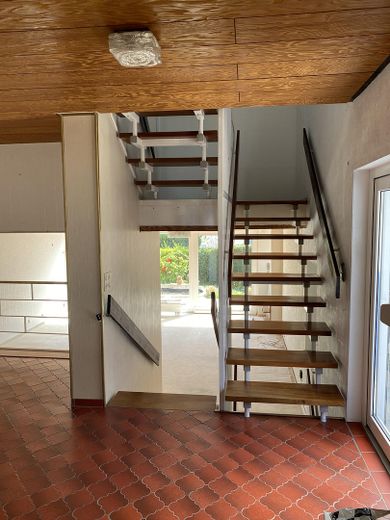 Casa a schiera di testa in posizione residenziale tranquilla a Untereisesheim – Treppe 