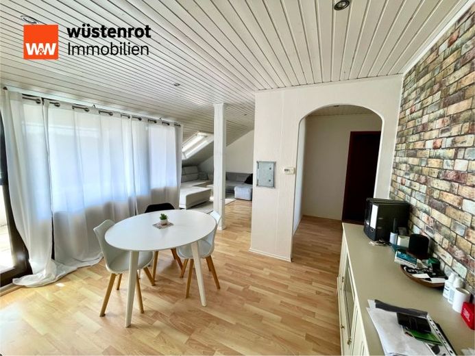 Als Kapitalanlage oder Eigennutzung in BEVORZUGTER WOHNLAGE: 3 Zimmer DG-Wohnung mit Balkon, Keller – Foto 1
