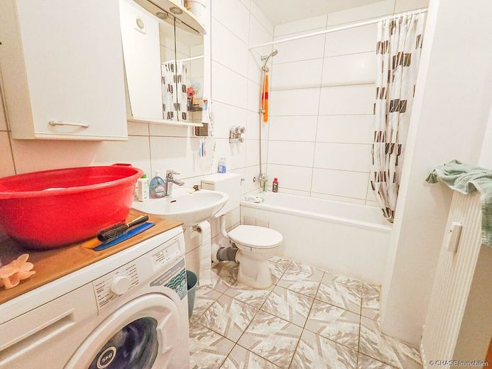Helle 5-Zimmer-Eigentumswohnung im 1. OG - Wohnen oder Vermieten in Hameln/Hastenbeck! – Badezimmer