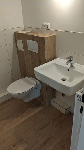 Затишна квартира на 2,5 кімнати з балконом і користуванням садом – Duschbad-2