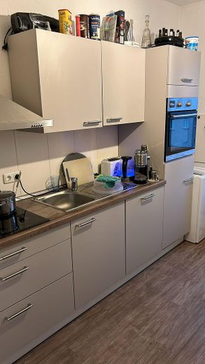 Bonito apartamento de 2,5 habitaciones con balcón orientado al sur y vistas sobre la ciudad – Einbauküche