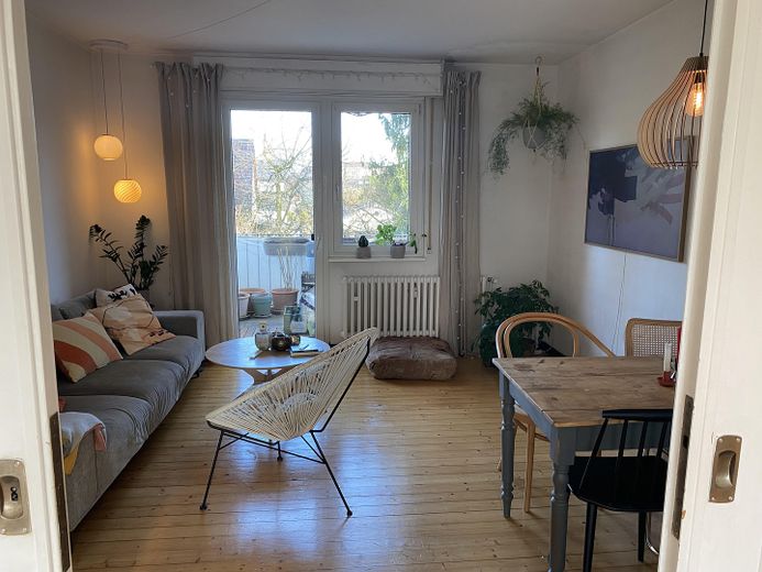 zentral gelegene 3-Zimmer-Wohnung mit Balkon – Wohnzimmer