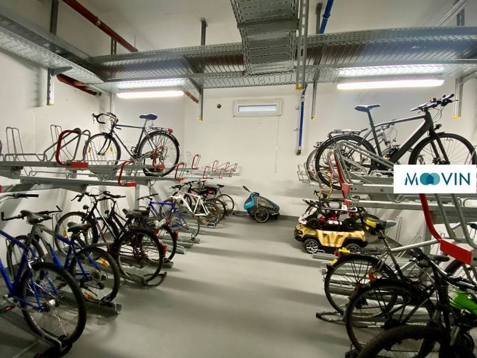 URBAN BASE: Vollmöbliertes 1-Zimmer-Apartment mit EBK, BALKON, ALL-IN-MIETE, UVM. im Wiesbadener Stadtzentrum – Fahrradraum