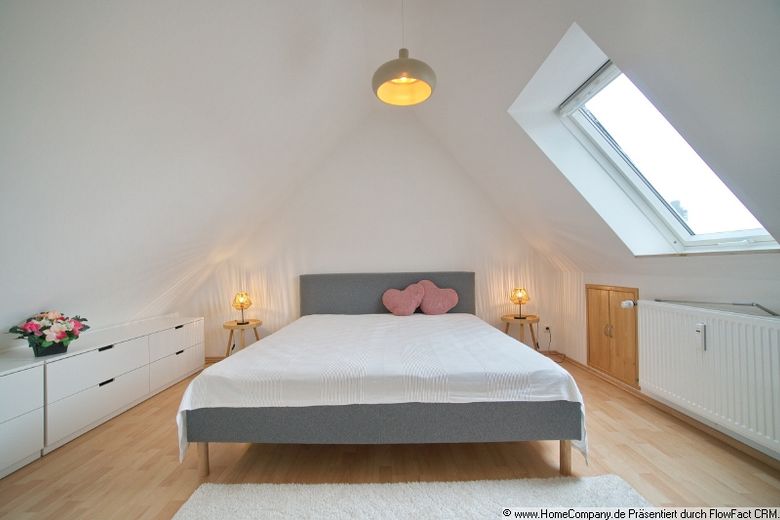 ***Stylish maisonette with south-facing balcony – 95m² living space across two levels, located between the Kreuzviertel and Saarlandviertel – c8687b1a398d7aa321ee18ee60a7e708060e02d1.jpg