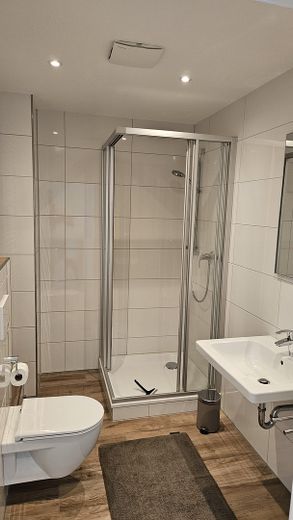 Mieszkanie 2-pokojowe z własną księgą wieczystą – Saniertes Badezimmer
