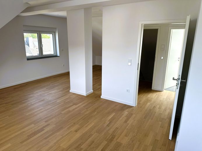 Rarità nella valle del Mühlbach – completamente ristrutturata vicino all'Ospedale universitario di Essen – Zimmer Straßenseite DG
