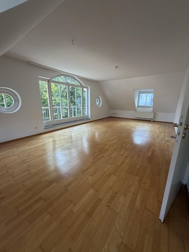 Helle 4-Zimmerwohnung zur Miete in Nymphenburg, München – Wohnzimmer