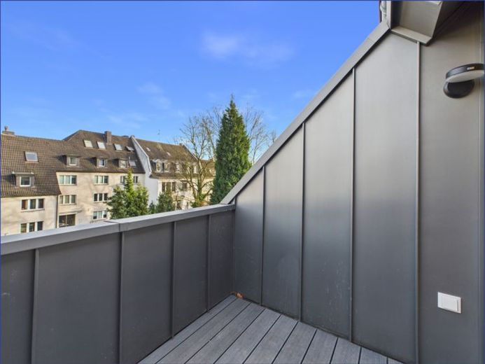 Wohnen im Essener-Norden! 
Erstbezug nach Kernsanierung - moderne DG-Whg. mit Loggia in Altenessen! – फोटो 1