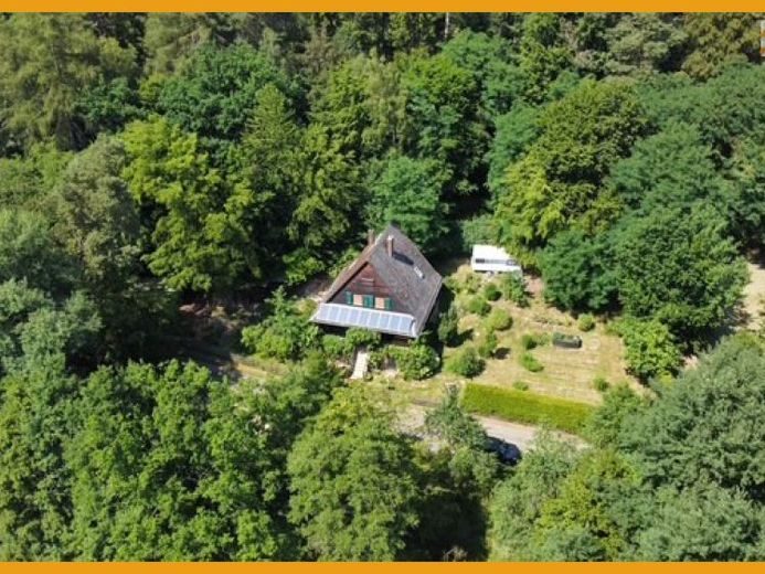IHR IDYLLISCHER ERSTWOHNSITZ IM WALD! 
KEINE KÄUFERPROVISION! – फोटो 1