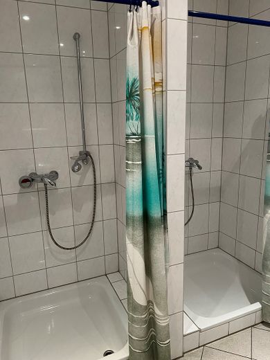 Top-Gewerbeimmobilie: Flexibel nutzbar - als Lager, Werkstatt, Produktion oder auch Handel. – Duschraum
