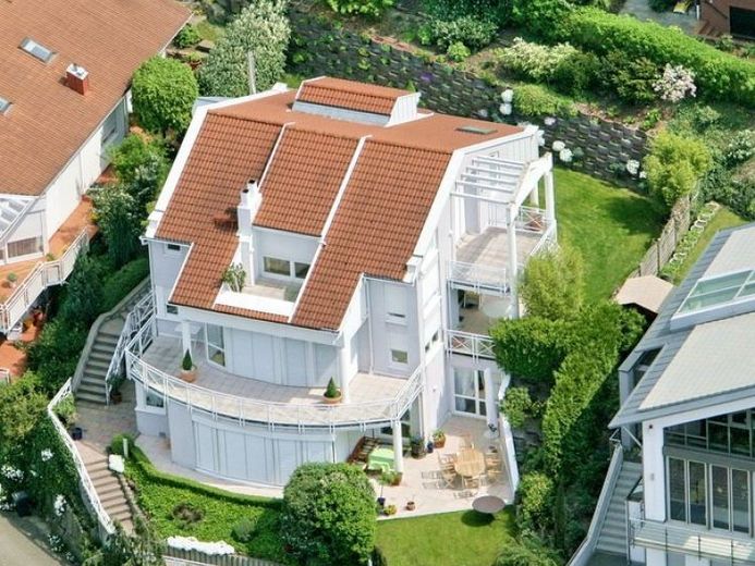 Exklusives Einfamilienhaus mit ELW in Traumlage – Foto 1