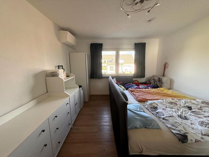 Neuwertige Doppelhaushälfte in schöner Lage – Schlafzimmer Eltern