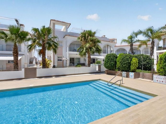 Moderne Wohnung mit eigenem Garten und direktem Zugang zum Pool – Foto 1