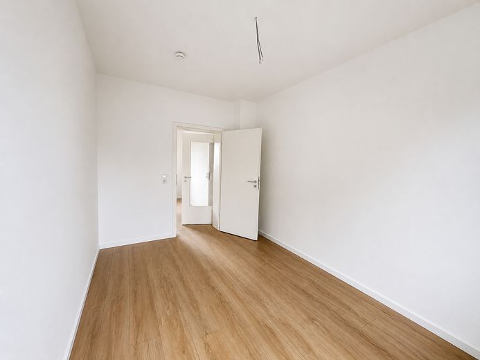 Zimmer 2 Blick zur Tür