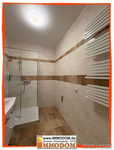 2-Zimmer-Wohnung, NEU RENOVIERT, zu vermieten!
Garage bzw. PKW-Stellplatz im Hof möglich – Badezimmer