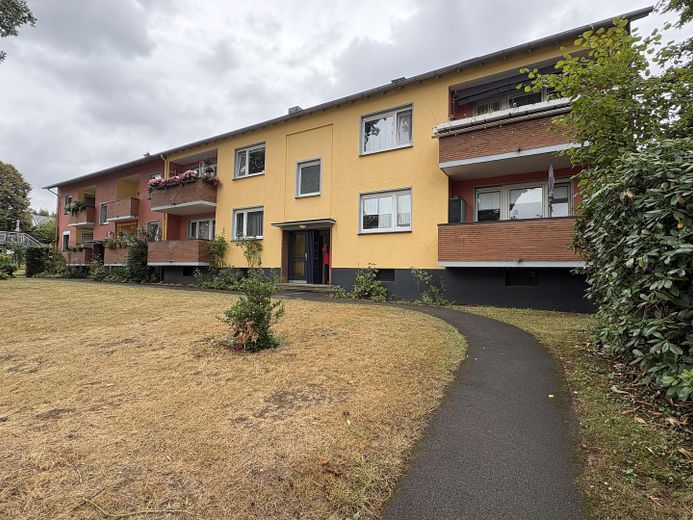 Gepflegte Wohnanlage mit 8 Wohneinheiten in Solingen-Ohligs – provisionsfrei – Seitenansicht rechts Haus 
